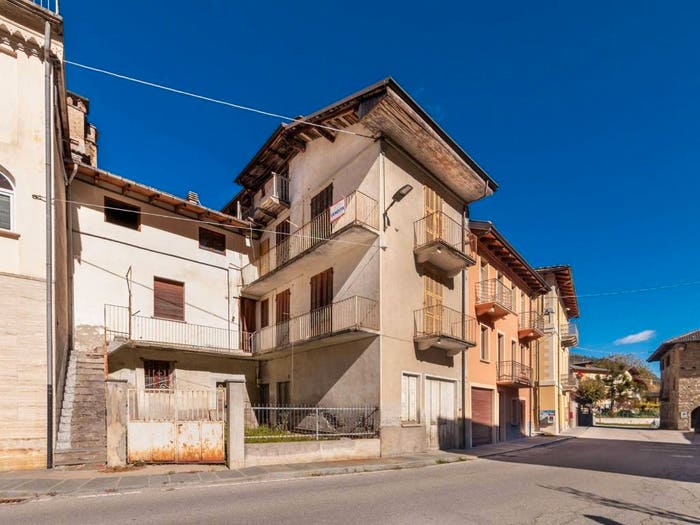 Casa con 6 locali in vendita in Prazzo Superiore Snc, Prazzo