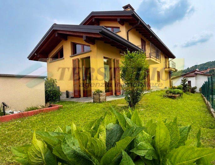 Casa con 5 locali in vendita in Via Dante Alighieri, Dolzago