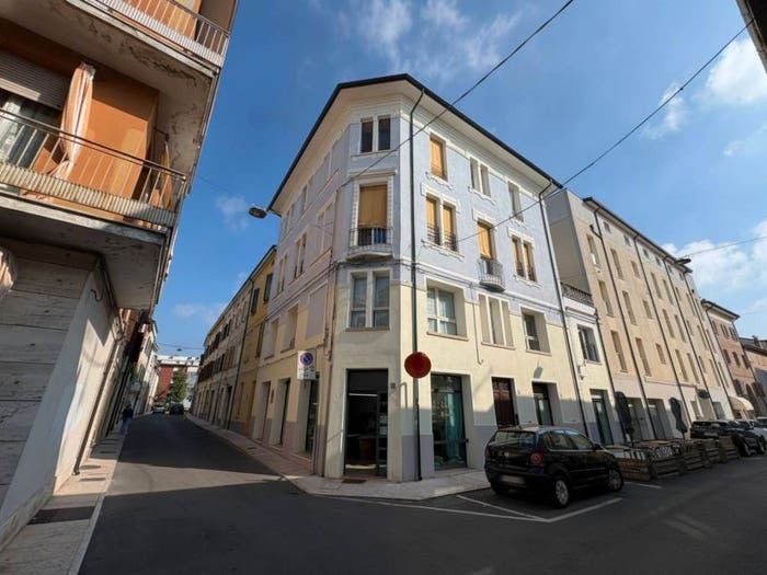 Appartamento con 6 locali in vendita in Via Marsala, Centro, Mirandola