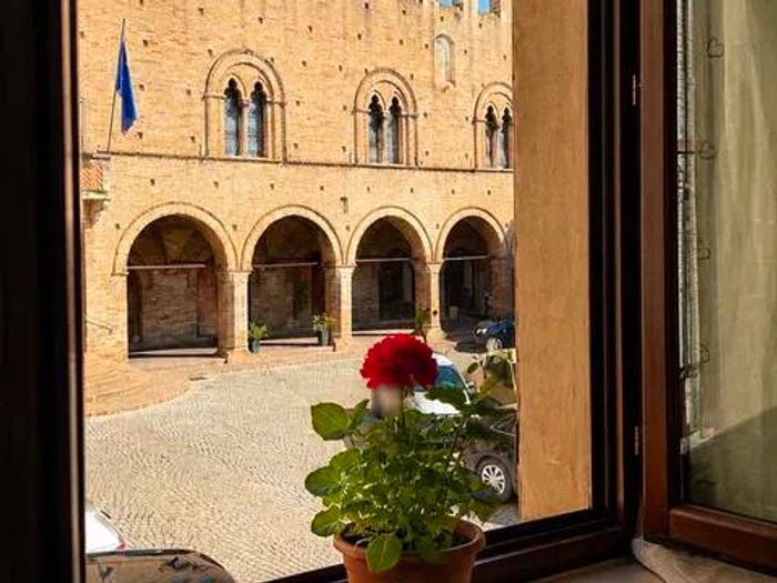 Appartamento con 6 locali in vendita in Piazza Unità D'Italia, Centro, Montecassiano