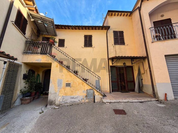 Casa quadrilocale in vendita in LOCALITA' SOSTINO, Ponte Santa Lucia Colfiorito Annifo, Foligno