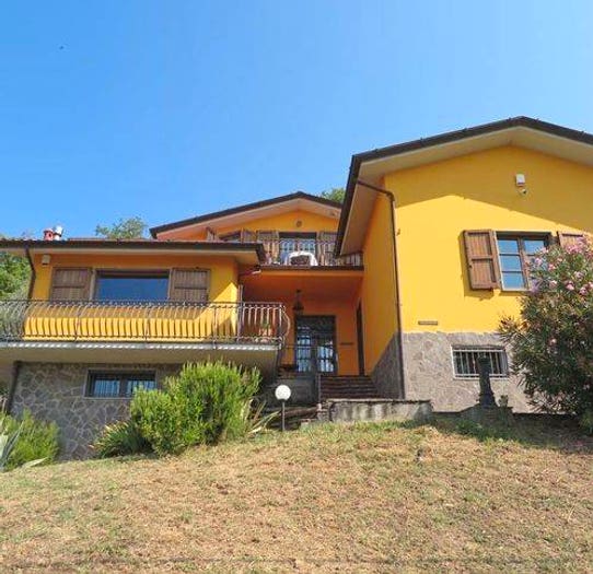 Casa con 6 locali in vendita in Strada Provinciale, Bagnone