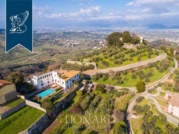 Appartamento con 6 locali in vendita in Carmignano