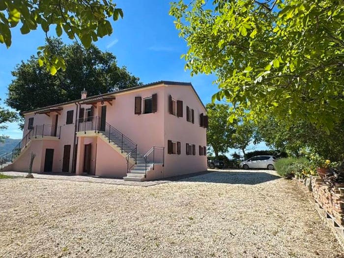 Casa con 6 locali in vendita in Sant'Angelo SNC, Cingoli
