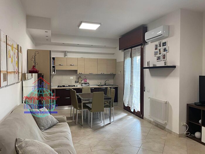 Casa con 10 locali in vendita in Via Europa Unita, Castello D'Argile