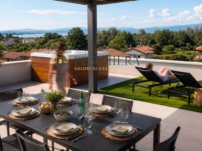 Casa quadrilocale in vendita in Via Pasubio, Centro, Peschiera del Garda