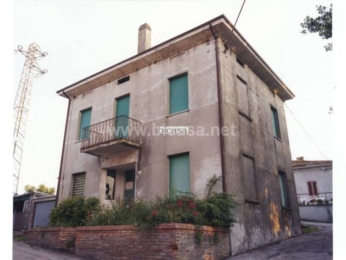 Casa con 6 locali in vendita in Località Fontecorniale, Montefelcino