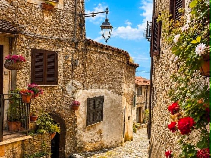 Appartamento trilocale in vendita in Via Vittorio Emanuele, Centro, Artena