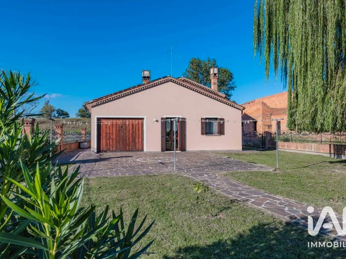 Casa con 6 locali in vendita in Viale Borgo Milani, Centro, Taglio di Po