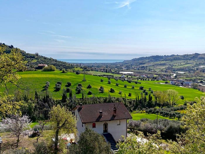 Casa con 6 locali in vendita in Contrada San Pietro, Massignano