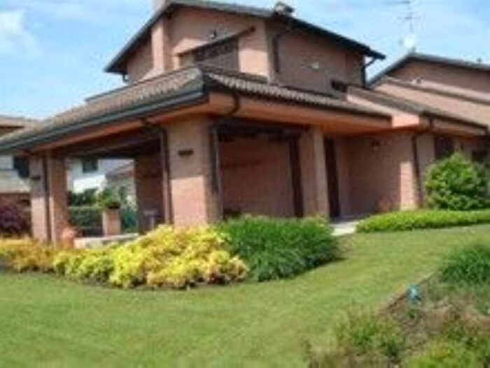 Casa con 6 locali in vendita in Via Copernico, Centro, Casalpusterlengo