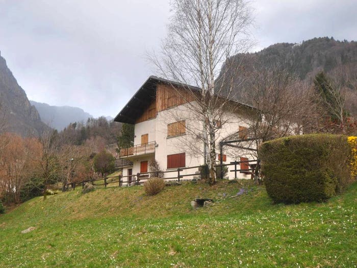 Appartamento quadrilocale in vendita in Via Villette, Bordogna, Roncobello