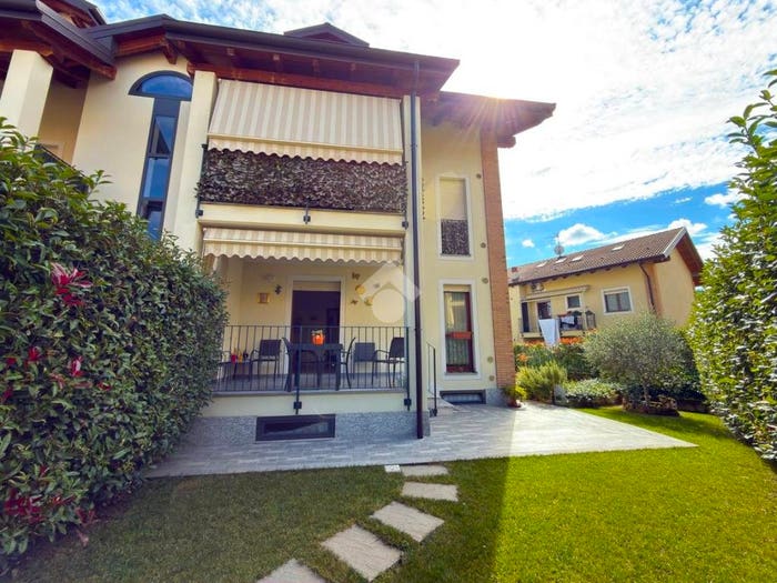 Appartamento quadrilocale in vendita in Via Rodolfo Reguzzoni, Centro, Giaveno