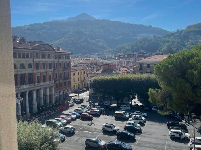Appartamento con 6 locali in vendita in Centro, Carrara
