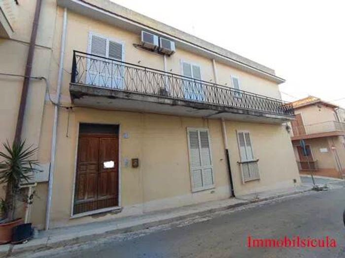 Casa con 6 locali in vendita in Via Olivio Sozzi, Centro, Ispica
