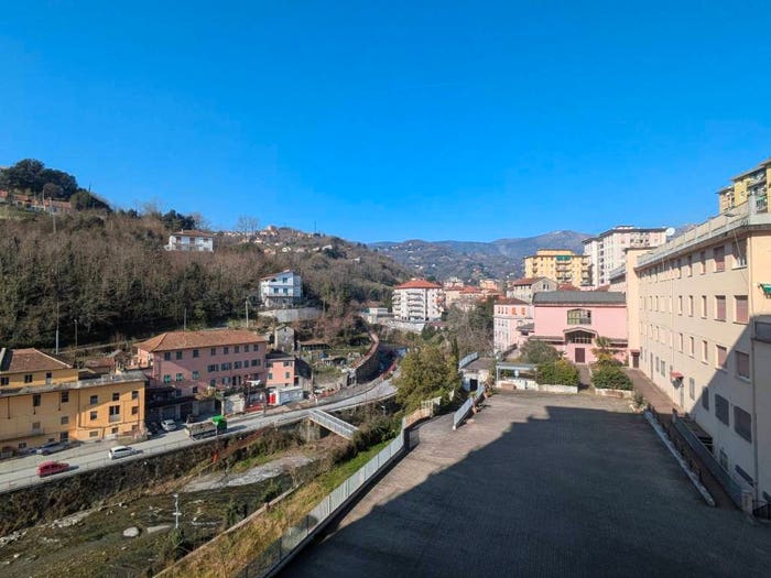 Appartamento trilocale in vendita in Via Martiri della Libertà, Centro, Campomorone