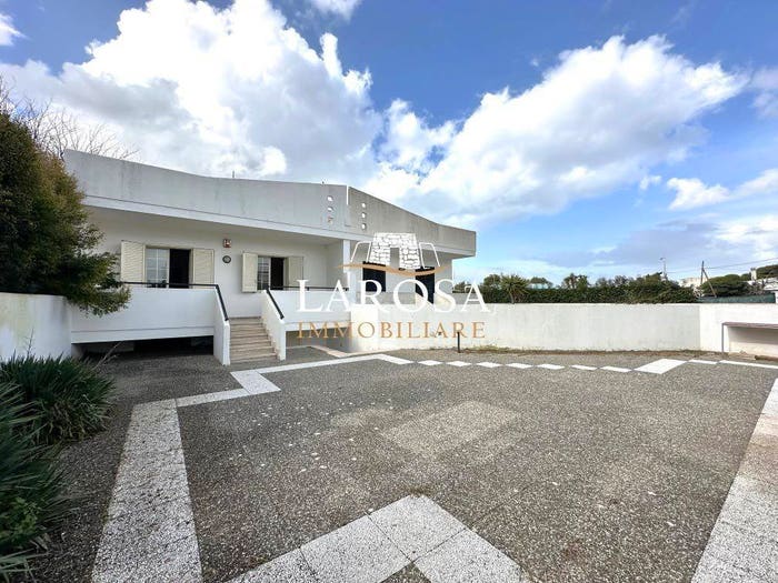 Casa con 6 locali in vendita in Via Giacomo Matteotti, Torre Dell'orso, Melendugno