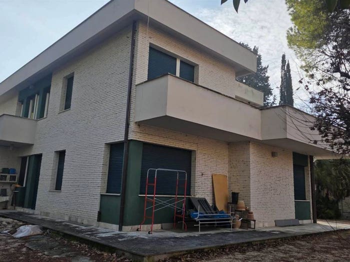 Casa con 6 locali in vendita in Via dei Colli Viale Verdi, Jesi