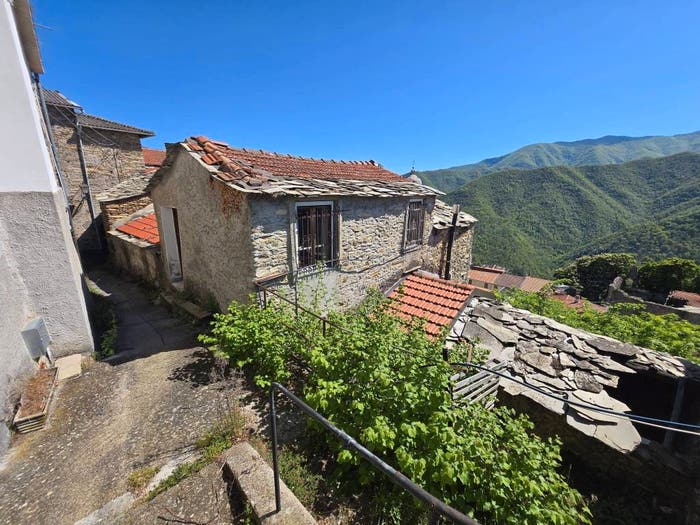 Appartamento quadrilocale in vendita in Via Costa, Andagna, Molini di Triora