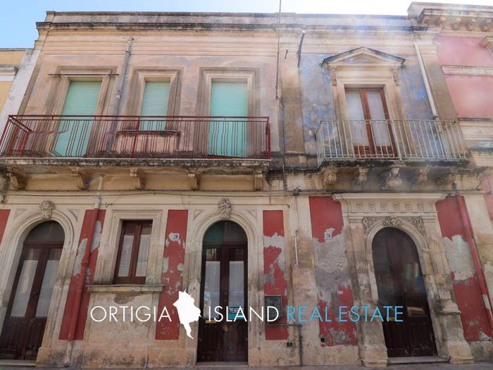 Casa con 6 locali in vendita in Canicattini Bagni