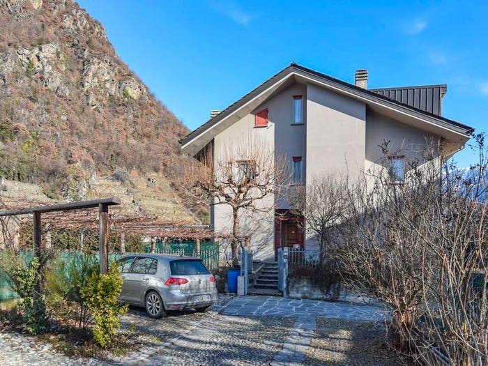 Casa con 6 locali in vendita in Viale dei Cappuccini, Centro, Tirano