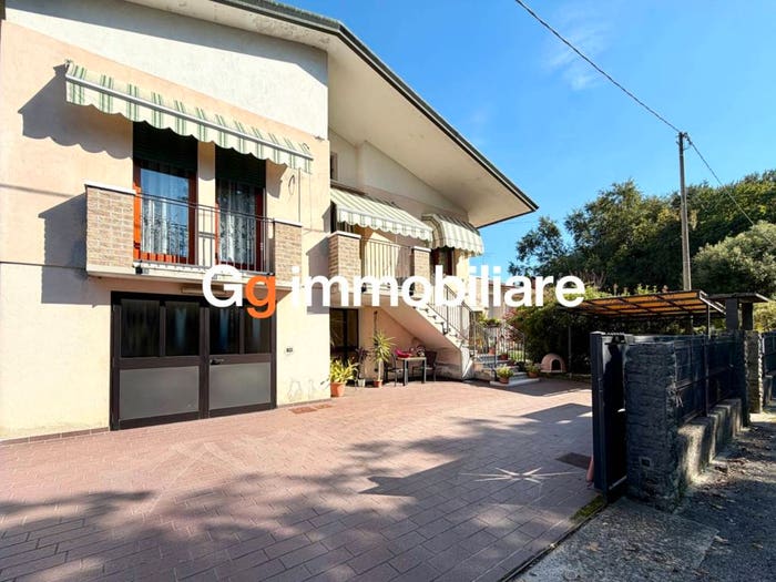 Casa con 6 locali in vendita in Via Castellana, Resana