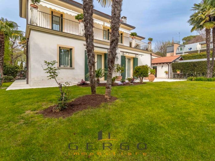 Casa con 6 locali in vendita in Via Nazario Sauro, Centro, Montebelluna