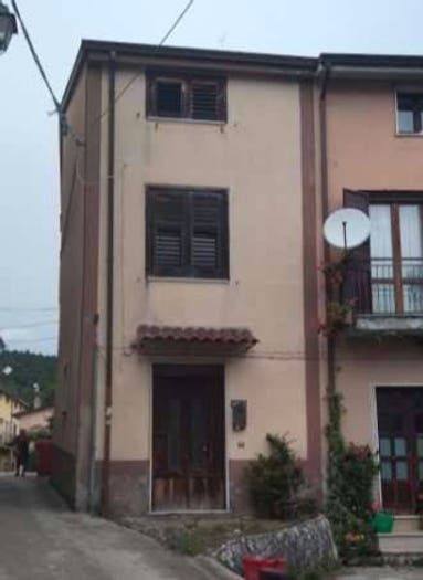 Appartamento con 6 locali in vendita in Via Luigi Amabile, Centro, Monteforte Irpino