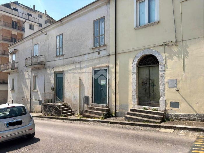 Appartamento quadrilocale in vendita in Via c dei fabbri, Centro, Venafro