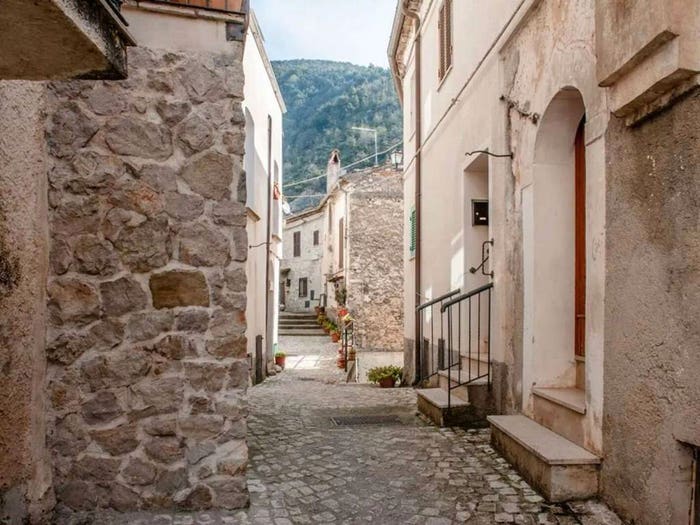 Appartamento trilocale in vendita in Via Della Quercia SNC, Centro, San Vincenzo Valle Roveto