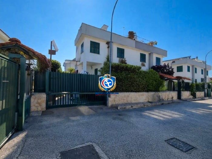 Casa con 5 locali in vendita in Via Ripuaria, Varcaturo, Giugliano in Campania