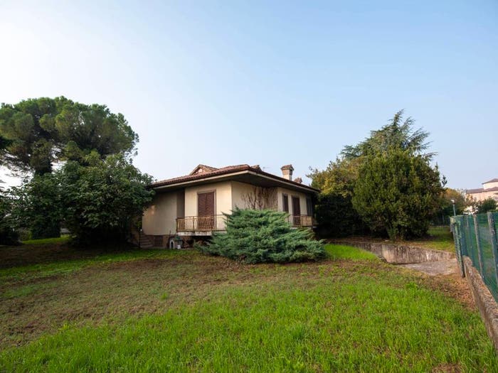 Casa con 6 locali in vendita in Via Trento, Mornico al Serio