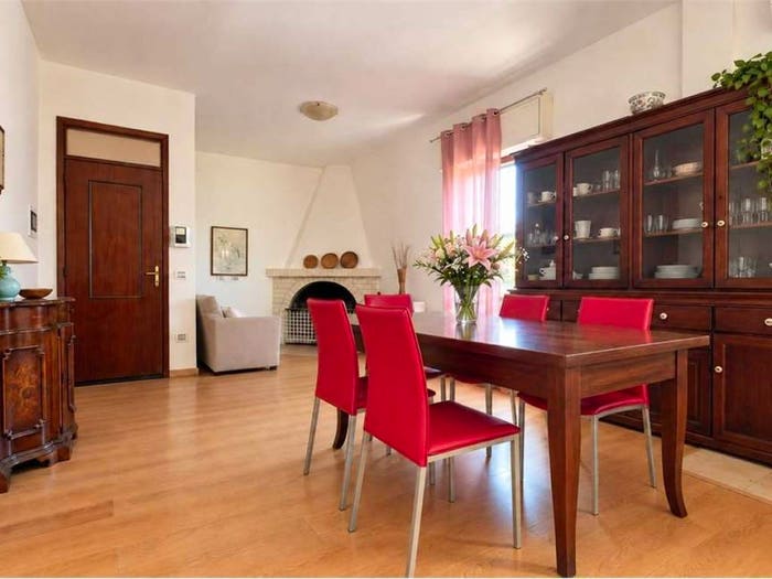 Appartamento con 5 locali in vendita in Via Luco Cisterna, Elmas