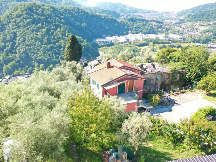 Casa con 6 locali in vendita in Località Colla, Carasco