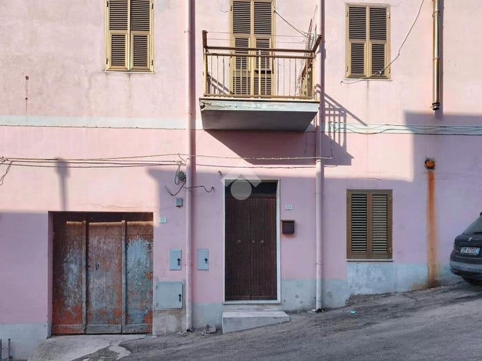 Appartamento con 6 locali in vendita in Via Grazia Deledda, Sennori