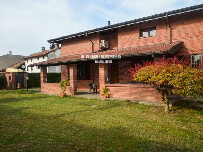 Casa con 6 locali in vendita in Centro, Gambolò