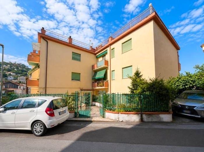 Appartamento trilocale in vendita in Via Jacopo della Quercia, Albissola Marina