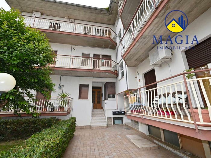 Appartamento trilocale in vendita in VIA PADRE CARLO ORAZI, Centro, Castorano