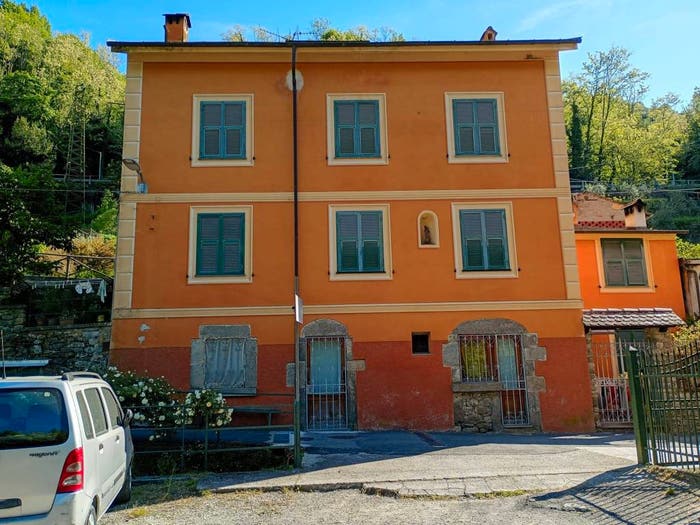 Appartamento trilocale in vendita in Via Augusto Raggio, Centro, Borzonasca