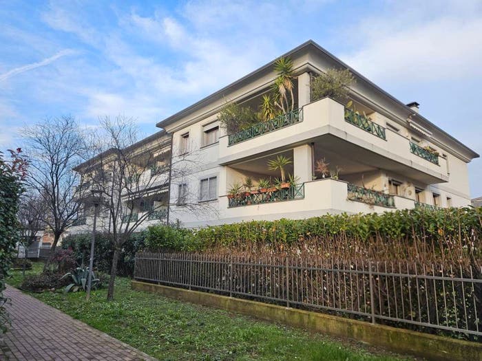 Appartamento quadrilocale in vendita in Via Bertarini, Carugate