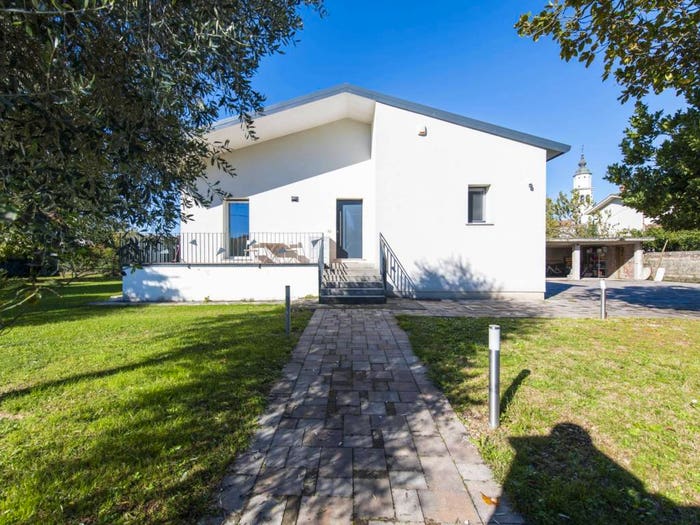 Casa con 6 locali in vendita in VIA SABOTINO, Moraro