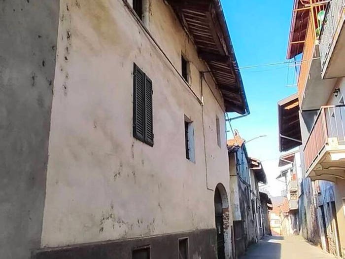 Casa con 6 locali in vendita in Via Massimo D'Azeglio, Palazzo Canavese