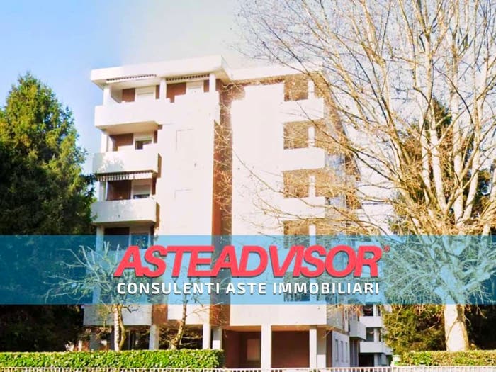 Appartamento con 6 locali in vendita in Via Carlo Noè a, Ronchi, Gallarate