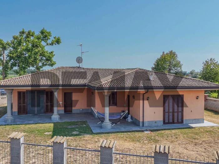 Casa con 6 locali in vendita in Borgo Nuovo, Buronzo