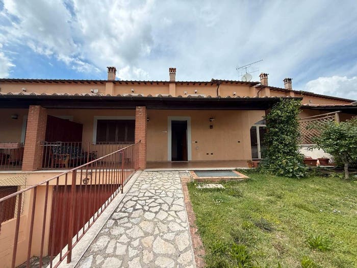Casa con 6 locali in vendita in Via Capitonese, Narni