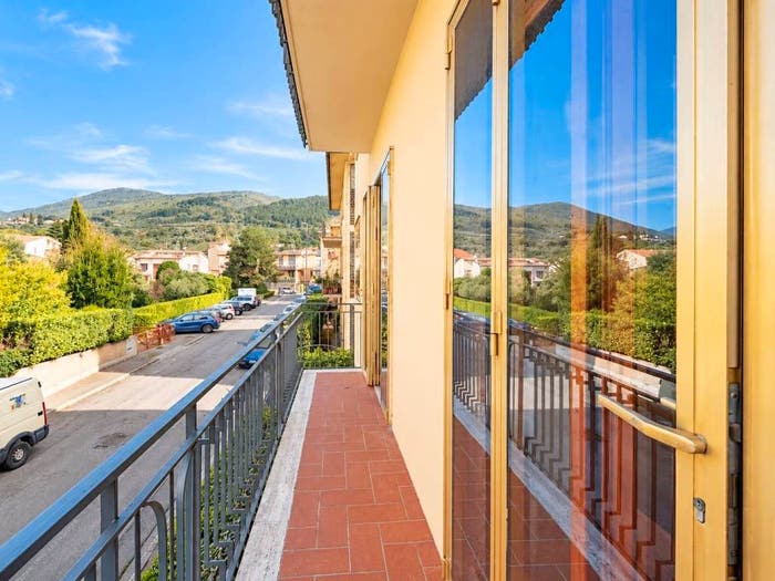 Appartamento con 6 locali in vendita in Via Giordano Bruno, Castellina, Prato