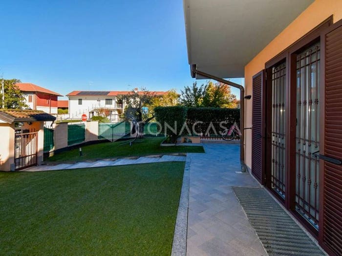 Casa con 6 locali in vendita in Via Aquileia, Arluno