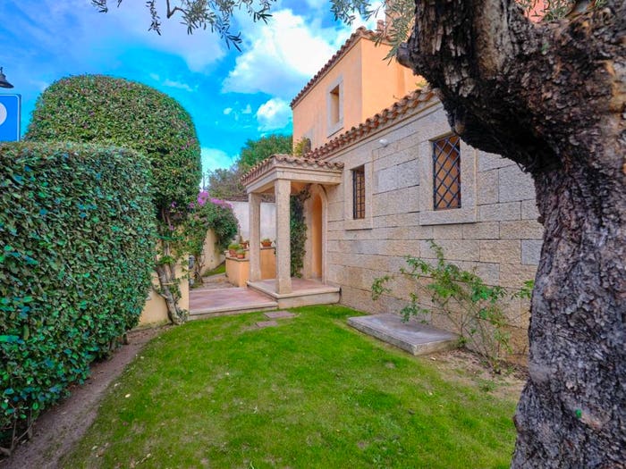Casa con 6 locali in vendita in Via John Fitzgerald Kennedy, Via Nervi, Olbia