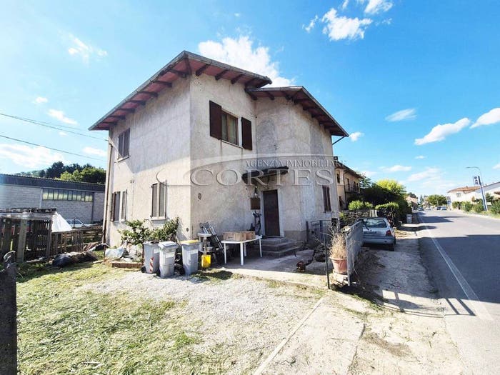Appartamento con 6 locali in vendita in Via Trento, Città di Castello