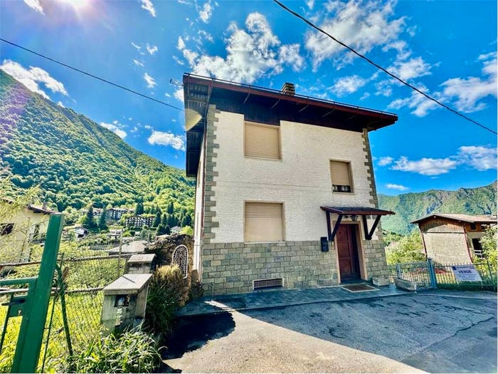 Casa con 6 locali in vendita in VIA TARTAVALLINO, Centro, Casargo